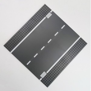 Baseplate, Road 32 x 32 5-Stud Straight with White Dashed Lines and Storm Drain Pattern